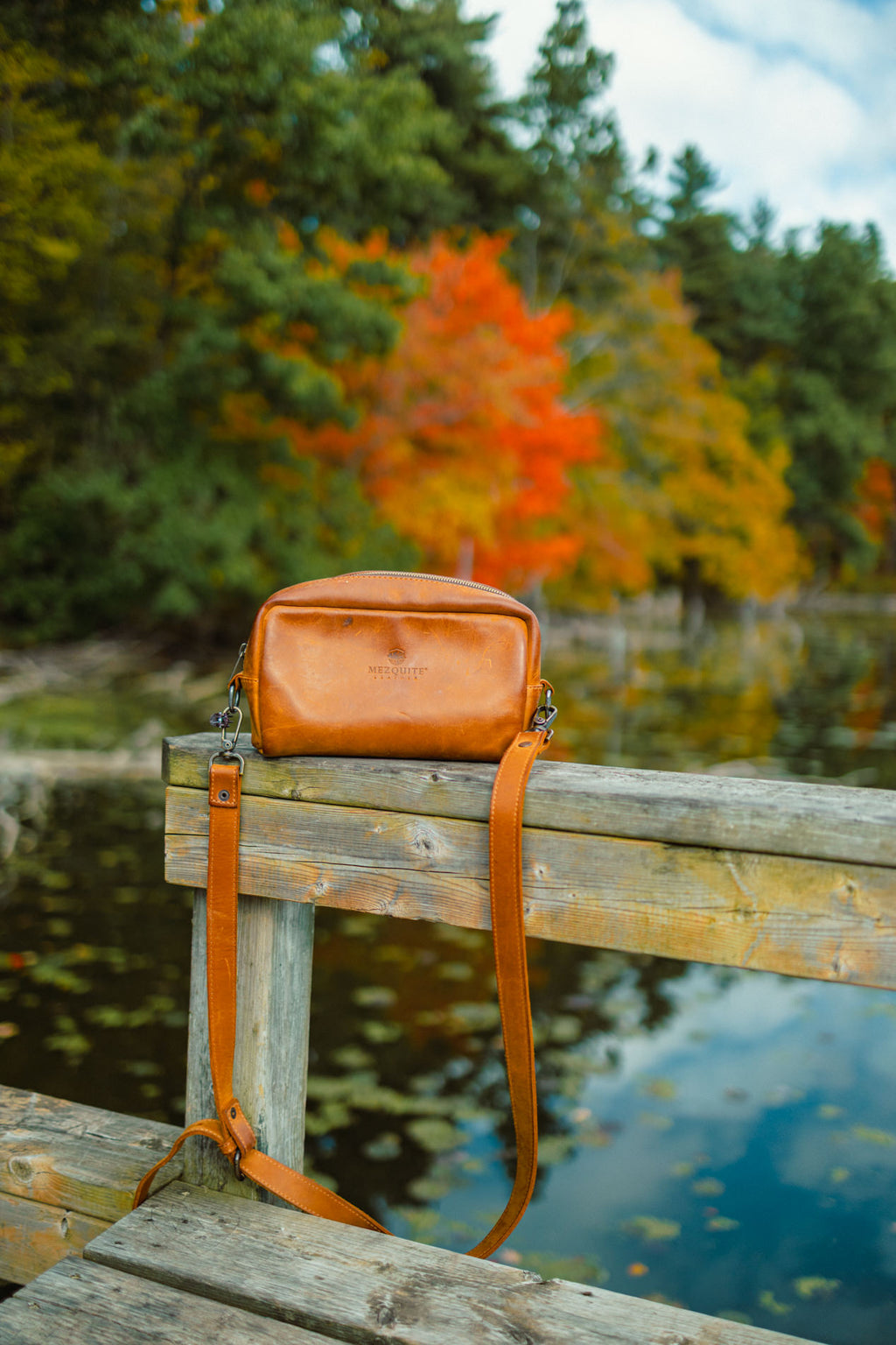 Handmade genuine leather crossbody bag by Mezquite Leather, inspired by the strength of the oak tree elegant, durable, and crafted with respect for nature.