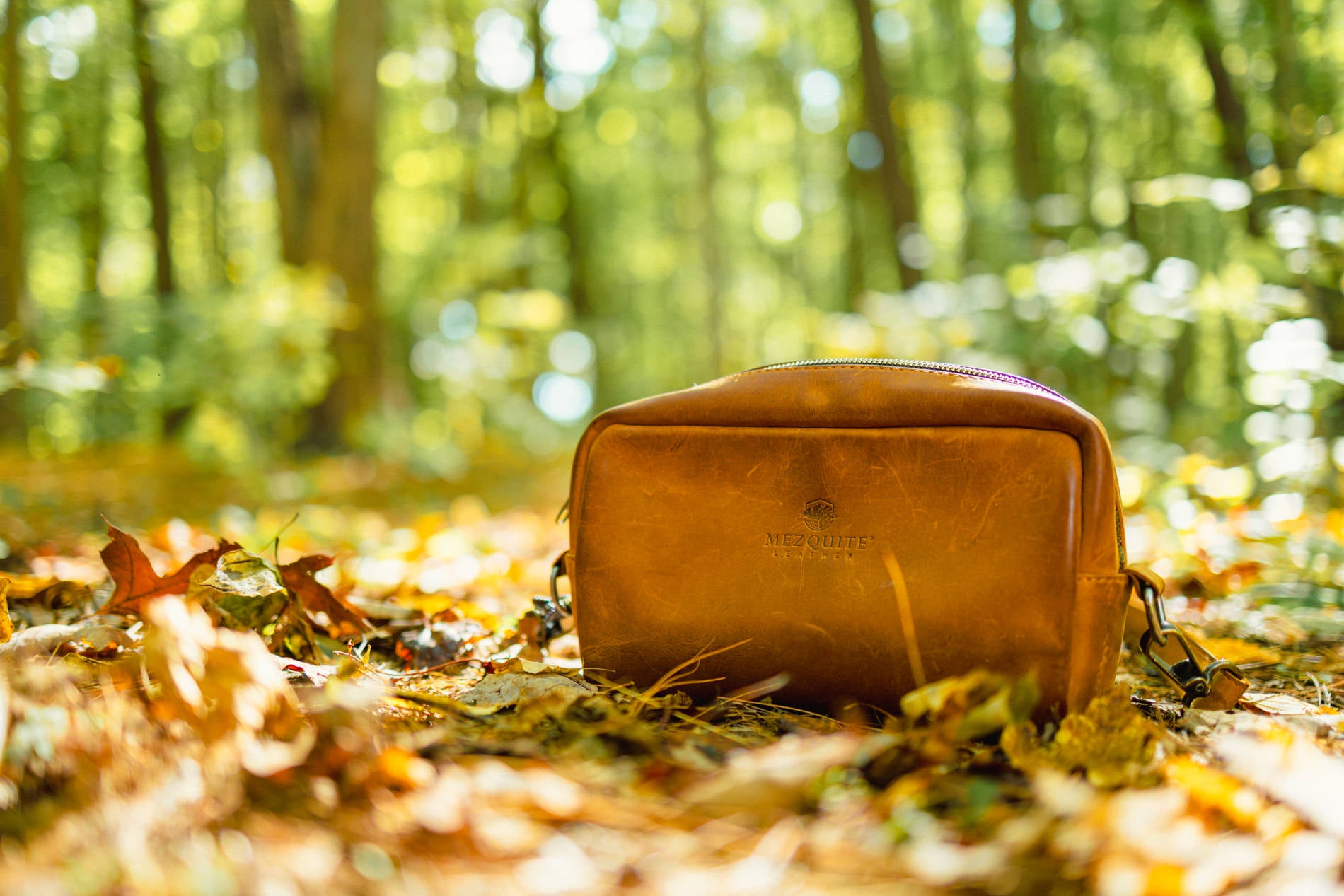 Handmade genuine leather crossbody bag by Mezquite Leather, inspired by the strength of the oak tree elegant, durable, and crafted with respect for nature.