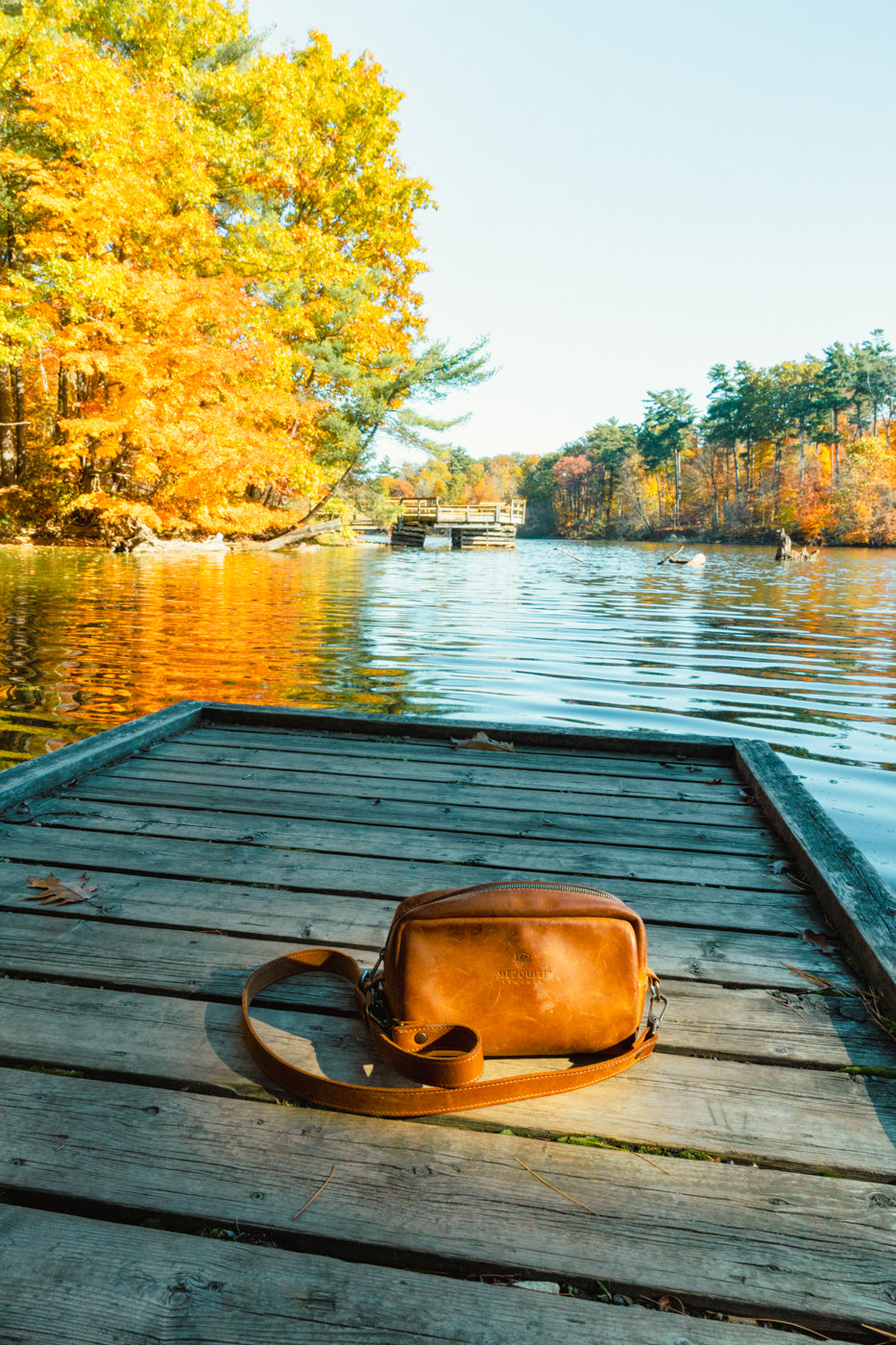 Handmade genuine leather crossbody bag by Mezquite Leather, inspired by the strength of the oak tree elegant, durable, and crafted with respect for nature.